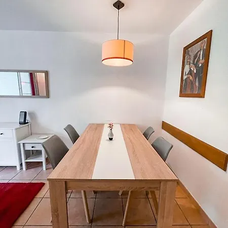 Charmante Maisonette Au Bord Du Lac Avec Piscine