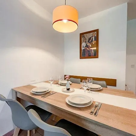 Vakantiehuis Charmante Maisonette Au Bord Du Lac Avec Piscine